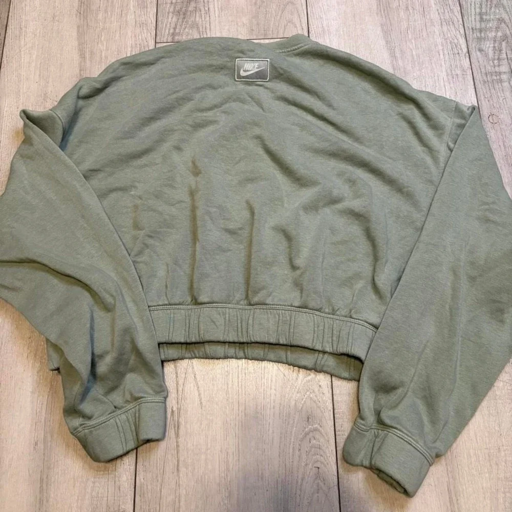 Nike green cropped‎ sweatshirt with silver logo women's size M - Picture 7 of 7